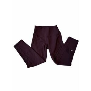 ALO Yoga Cropped Purple Leggings Mesh Panels 22” Size Small